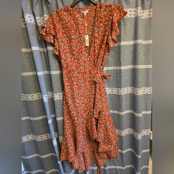 Max Studio Dresses & Skirts - Max Studio Floral Wrap Dress NWT $128 Size LaRGE